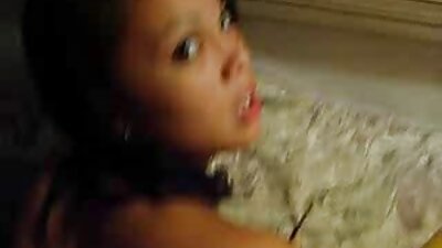 ಶ್ಯಾಮಲೆ ಗಲ್ ತನ್ನ ಬಿಗಿಯಾದ ಪುಸಿಯನ್ನು ಕ್ಯಾಮರಾ ಮುಂದೆ ಡಿಲ್ಡೋ ಮಾಡುತ್ತಿದ್ದಾಳೆ