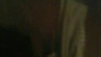 ಕೂದಲುಳ್ಳ ಪುಸಿ ಹೊಂದಿರುವ ಶ್ಯಾಮಲೆ ಸೋಫಾದಲ್ಲಿ ಫಕ್ ಆಗುತ್ತಿದೆ