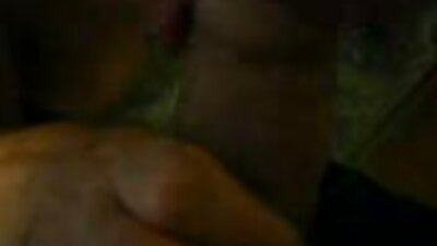 ಹೊಂಬಣ್ಣದ ಹುಡುಗಿ ದಿಂಬಿನ ಸಮುದ್ರದಲ್ಲಿ ಹಸ್ತಮೈಥುನ ಮಾಡುತ್ತಿದ್ದಾಳೆ