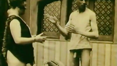 ಇಬ್ಬರು ಹುಡುಗಿಯರು ಒಬ್ಬರನ್ನೊಬ್ಬರು ನೆಕ್ಕುತ್ತಿದ್ದಾರೆ ಮತ್ತು ಕೆಲವು ಫಕಿಂಗ್ ಮಾಡುತ್ತಿದ್ದಾರೆ