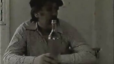 ಒಂದು ಮಾದಕ minx ತನ್ನ ಆಟಿಕೆ ನಕ್ಕಳು ಮತ್ತು ನಂತರ ಅವಳು ಅದರೊಂದಿಗೆ ನಿಜವಾಗಿಯೂ ಆವಿಷ್ಕರಿಸುತ್ತಾಳೆ