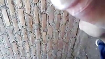 ದೊಡ್ಡ ಚೇಕಡಿ ಹಕ್ಕಿಗಳುಳ್ಳ ಮರಿ ಇಂದು ತನ್ನ ಒದ್ದೆಯಾದ ಮತ್ತು ಮಾದಕ ಪುಸಿಯನ್ನು ಉಜ್ಜುತ್ತಿದೆ