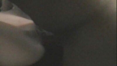 ಪುಸಿ ನೆಕ್ಕಲು ಇಷ್ಟಪಡುವ ರೆಡ್ ಹೆಡ್ ಹಾಸಿಗೆಯ ಮೇಲೆ ಇನ್ನೊಬ್ಬ ಹುಡುಗಿಯ ಜೊತೆ ಇರುತ್ತದೆ