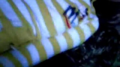 ಮಾದಕ ಹುಡುಗಿ ಕ್ಯಾಮರಾ ಮುಂದೆ ಏಕಾಂಗಿ ಸ್ವಯಂ ನುಗ್ಗುವಿಕೆಯನ್ನು ಮಾಡುತ್ತಿದ್ದಾಳೆ