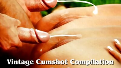 ಪ್ರೌ woman ಮಹಿಳೆ ಹದಿಹರೆಯದ ಹುಡುಗಿಗೆ ಕೆಲವು ಸಲಿಂಗಕಾಮಿ ತಂತ್ರಗಳನ್ನು ಕಲಿಸುತ್ತಾಳೆ