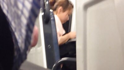 ಫಕಿಂಗ್ ಮಾಡುವಾಗ ಅವಳ ಪುಸಿ ಮೇಲೆ ಕೂದಲಿನ ಶ್ಯಾಮಲೆ ತಲೆಕೆಳಗಾಗಿರುತ್ತದೆ