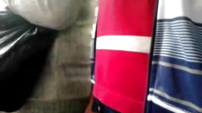 ಬಿಗ್-ಬಟೀಡ್ ಬ್ಲಾಡ್ನೆ ಕಾಲಮಾನದ ಫಕ್ಕರ್ನ ಹಾರ್ಡ್ ಡಿಕ್ ಅನ್ನು ಸವಾರಿ ಮಾಡುತ್ತದೆ